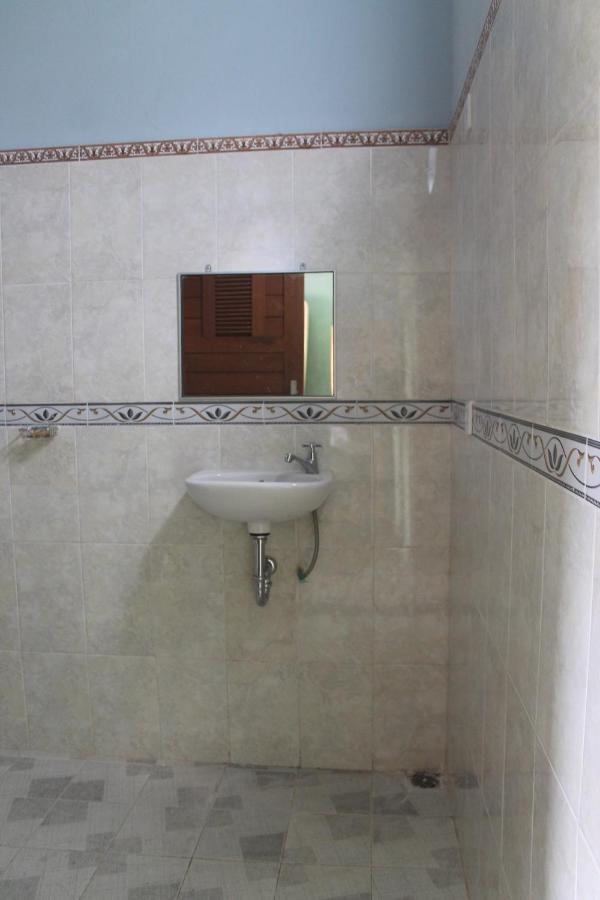 Waterfall Guest House สุขาวาตี ภายนอก รูปภาพ