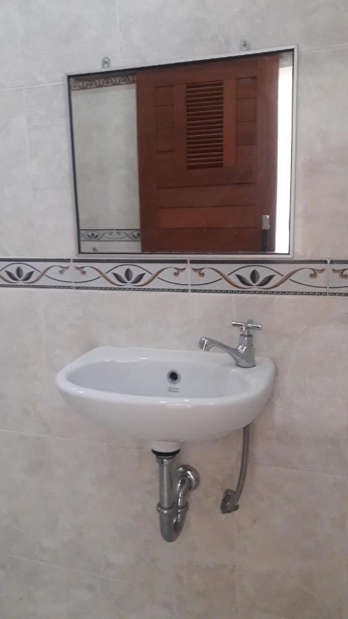 Waterfall Guest House สุขาวาตี ภายนอก รูปภาพ